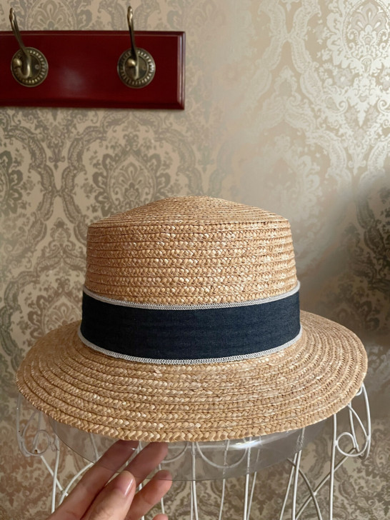 草帽礼帽，购于韩国明洞。