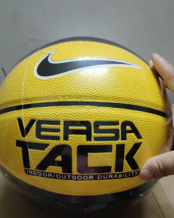 全新耐克7号黑黄pu篮球包邮买一送二礼品