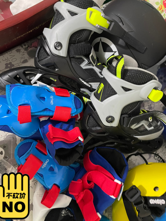 迪卡侬 轮滑鞋套装 手套护具 头盔 一套出...