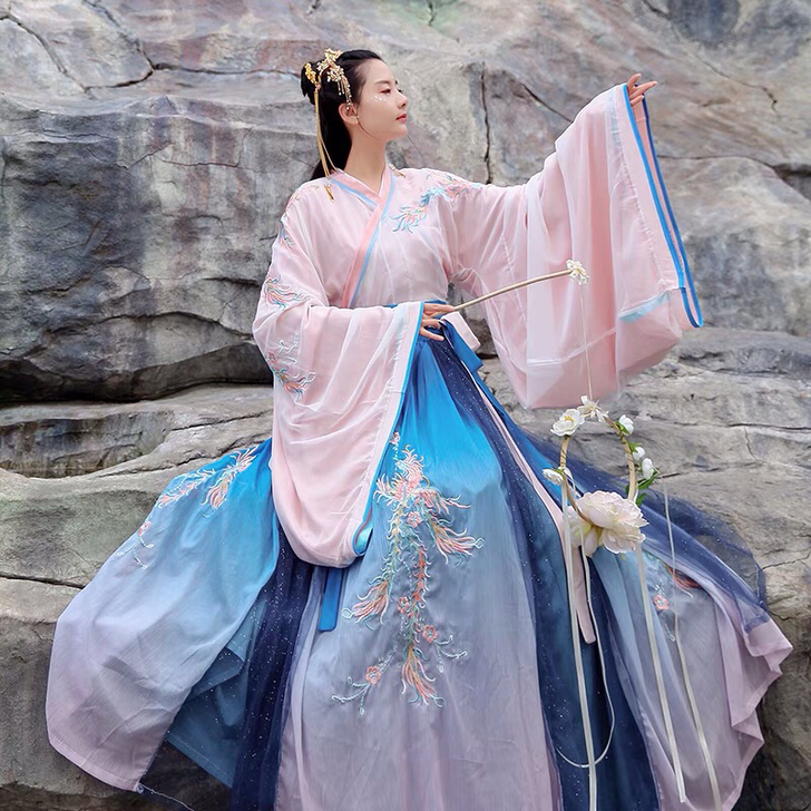 转卖凤栖，衣服好看，但是我的身板撑不起来，...