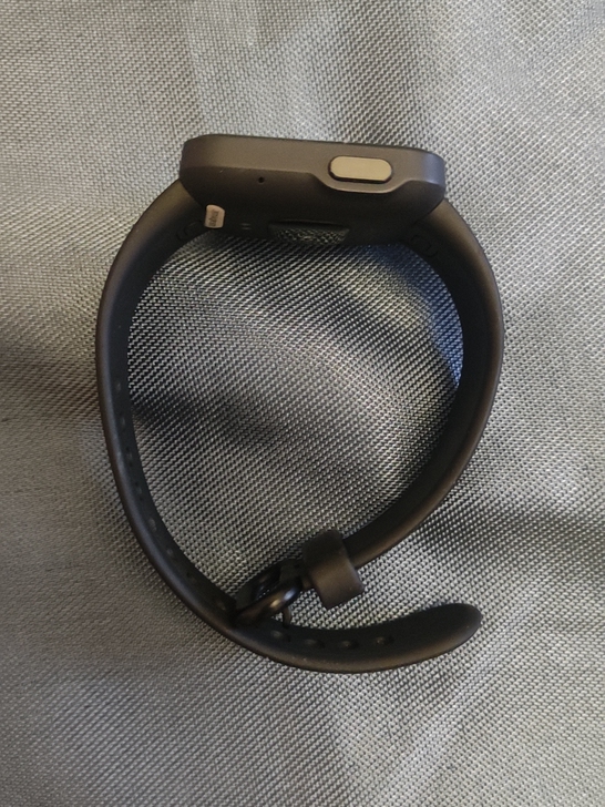 红米手表，功能正常。外观完好。5月买的。不...