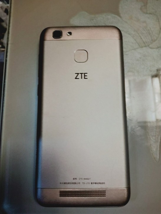 中兴手机，8成新，200转