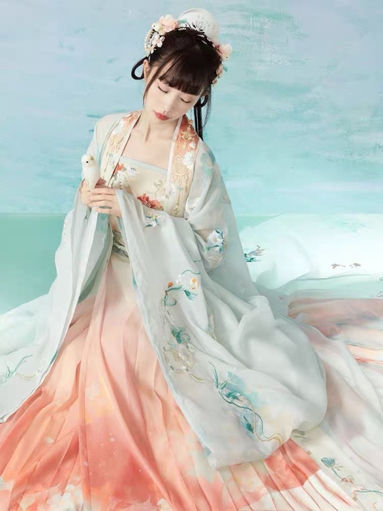 【十三余 小豆蔻儿】[玉兰清露-华服日联名...