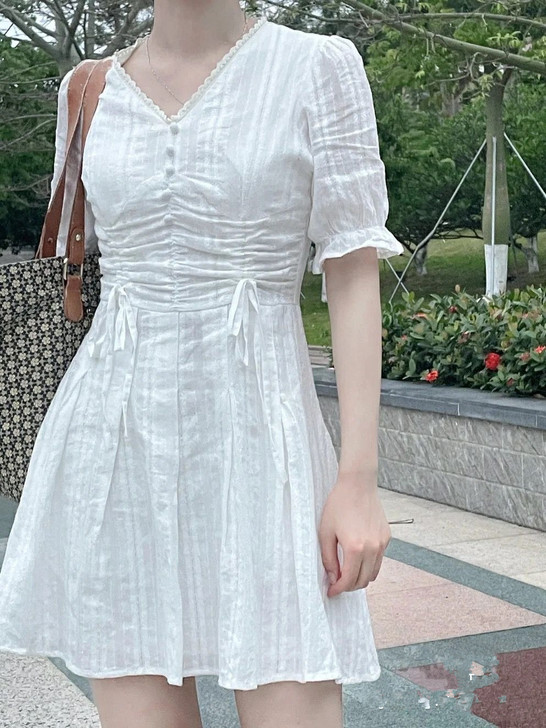 法式V领桔梗初恋小白裙温柔风