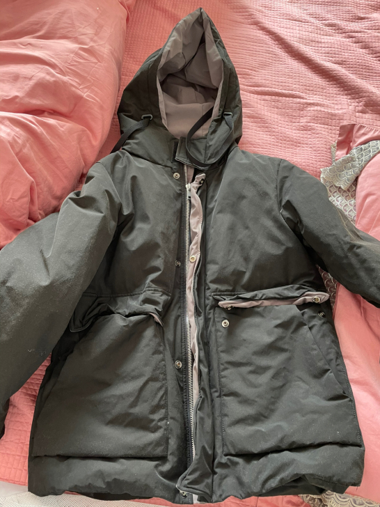 男士白鸭绒羽绒服没穿几次,因为机洗了所以衣...