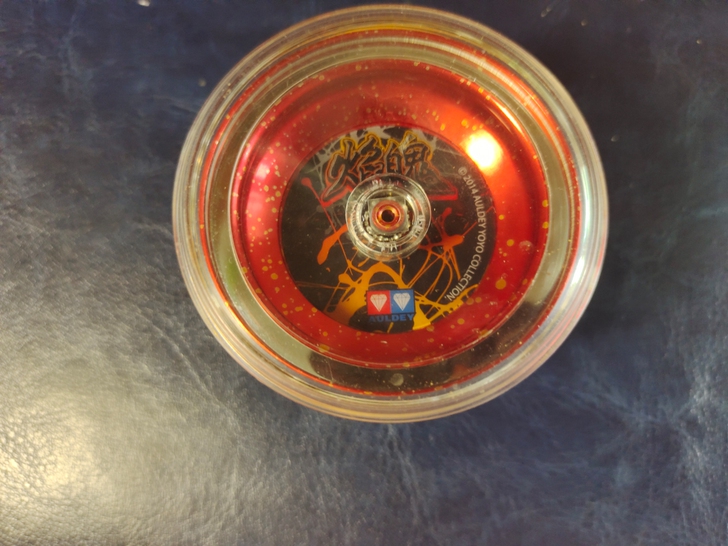 悠悠球和手指滑板退坑，不想玩了，全都是正版...