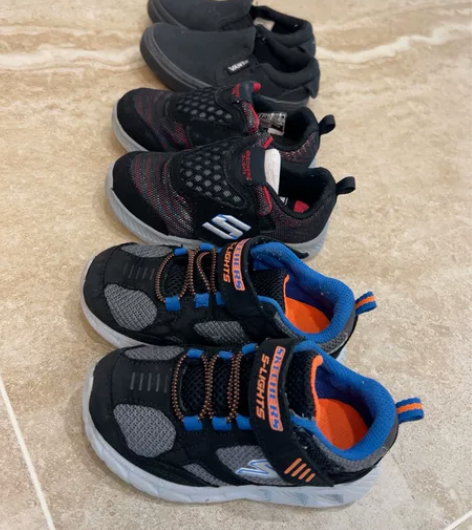 宝宝小了的鞋，买二送一，两双斯凯奇送一双日...