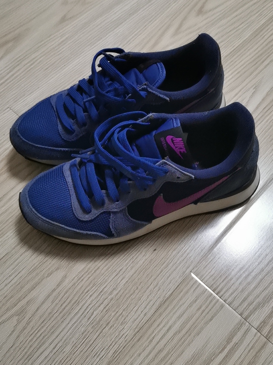 耐克阿甘鞋，36码，偏小，专柜买的，这种翻...