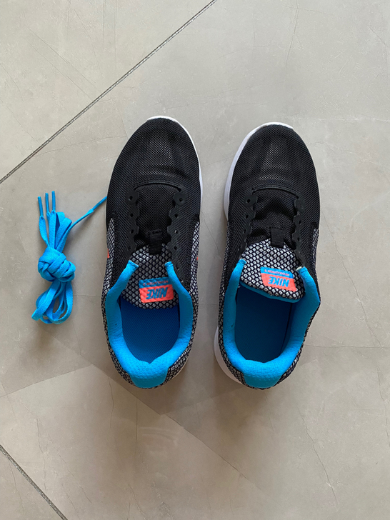 NIKE耐克女士运动鞋 奥莱购买 几乎全新