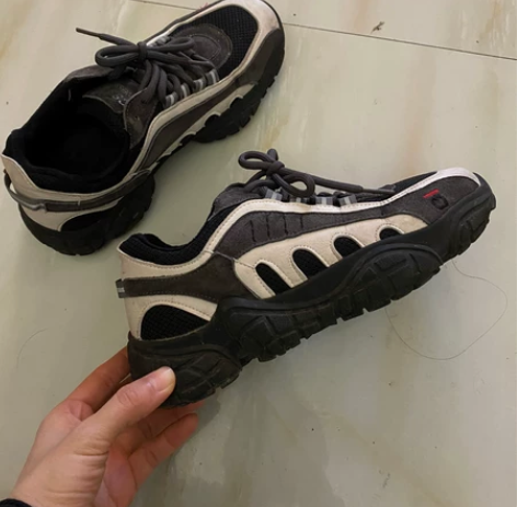 质量超级好的一双休闲鞋 脚感特别舒服。橡胶...