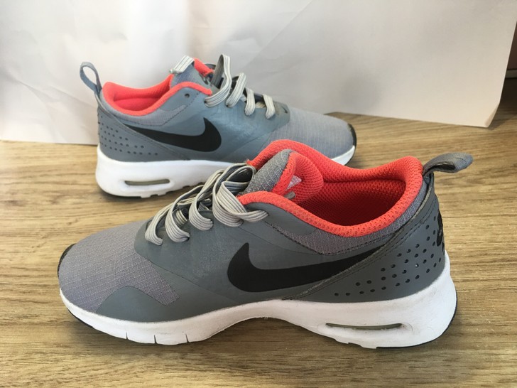 正品Nike，成色如图，小朋友正常穿用，尺...