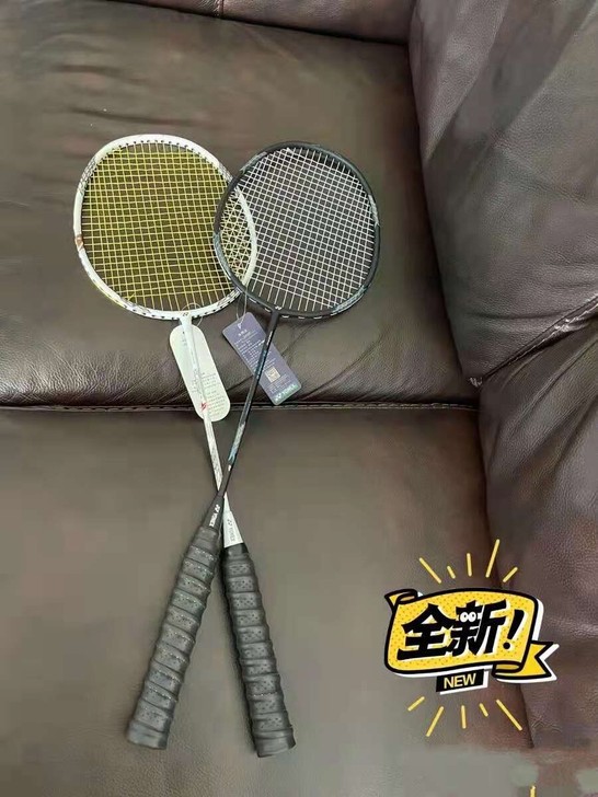 闲置一手全新尤尼克斯羽毛球拍超轻球拍闲置转...
