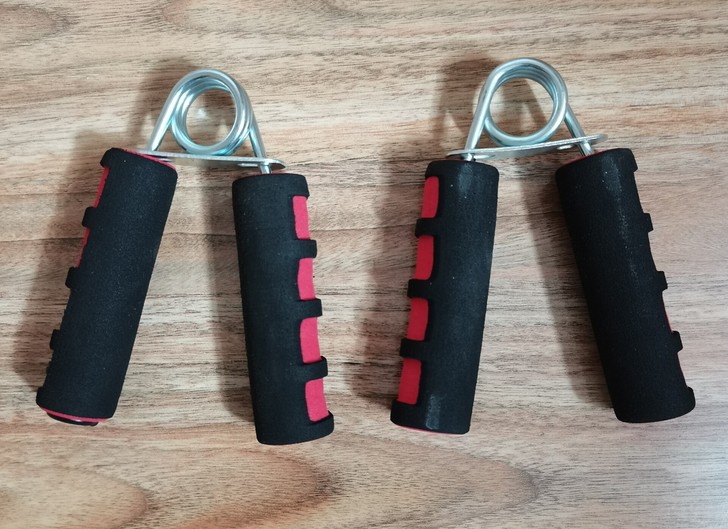 出售一对全新的握力器