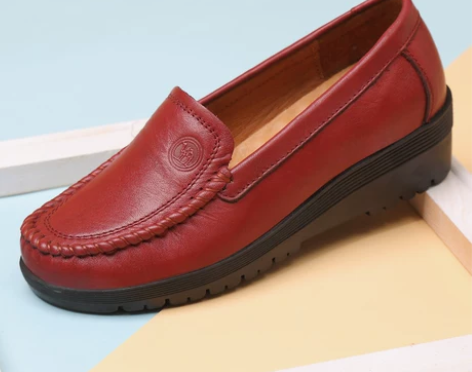 骆驼女鞋真皮软面新款软底坡跟妈妈鞋春秋透气...