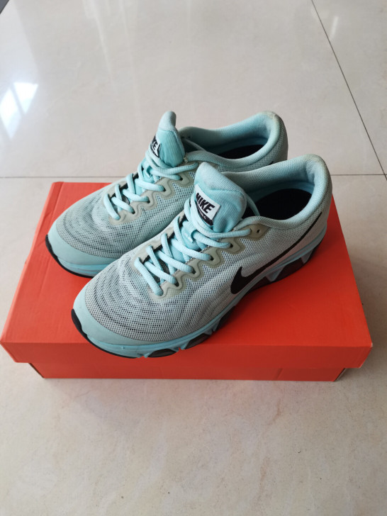 38码Nike顺丰气垫跑步鞋 轻微磨损 不...