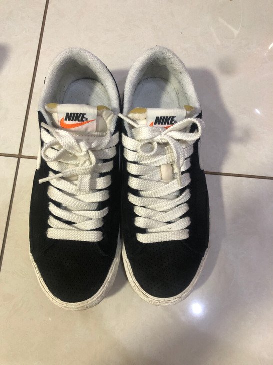 耐克板鞋，几年前在奥特莱斯买的，穿过一阵再...