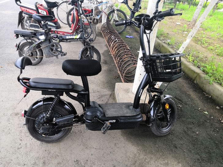 小刀电动车实体店购买1680元质量有保证....