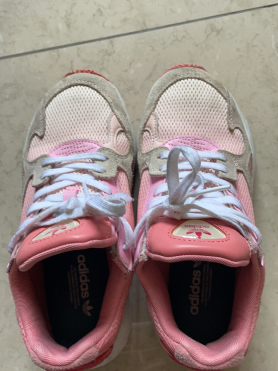 阿迪运动鞋女 闲置 购于专柜