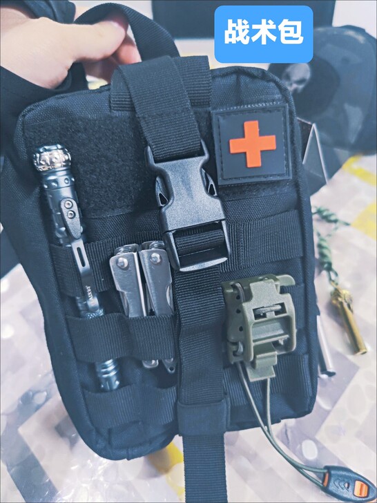 户外迷彩急救包收纳车载旅行战术包野外多功能...