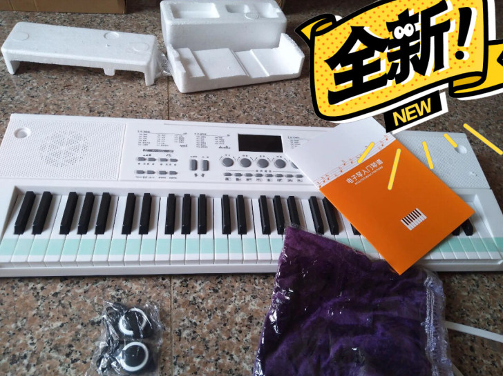 搬家处理，61键电子琴全新，琴膜还没有去，...