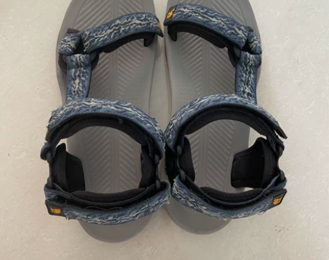 骆驼牌 凉鞋 44码 专卖店购入 自家闲置...