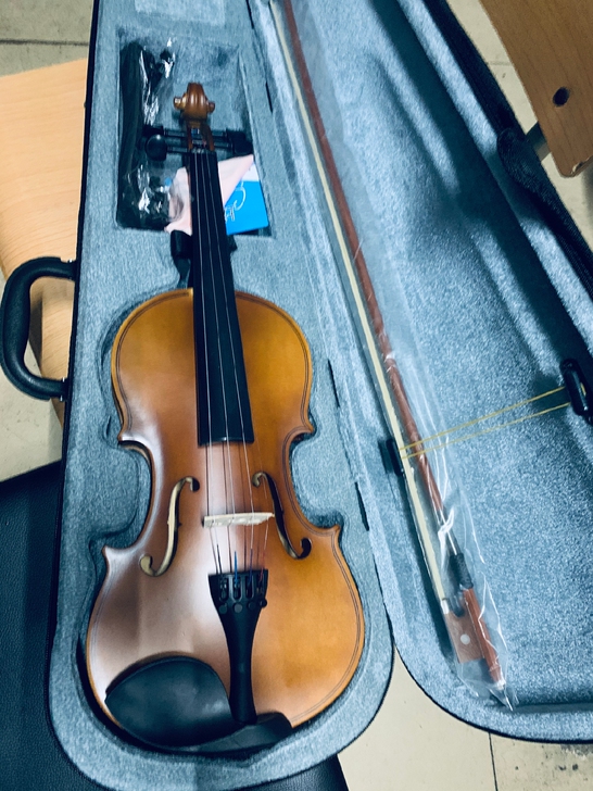 便宜出！！！上选修课买的小提琴 800买的...