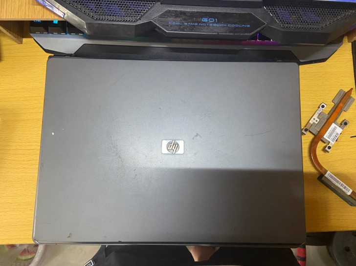 HP520主板完好，内存条光驱什么的都有....