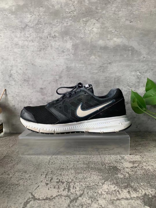 99元 39码耐克Nike网面透气休闲运动...