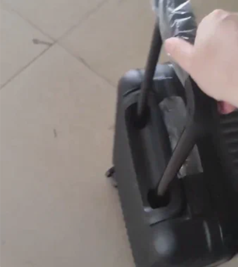 闲置一个拉杆箱，20寸 之前在店里买的，后...