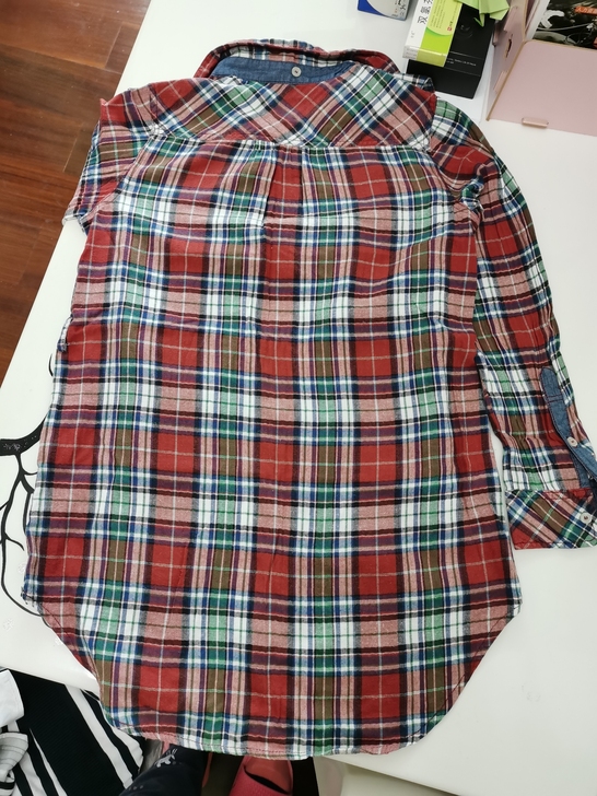 棉衬衫,八成新,20送出,可以和其他衣服一...