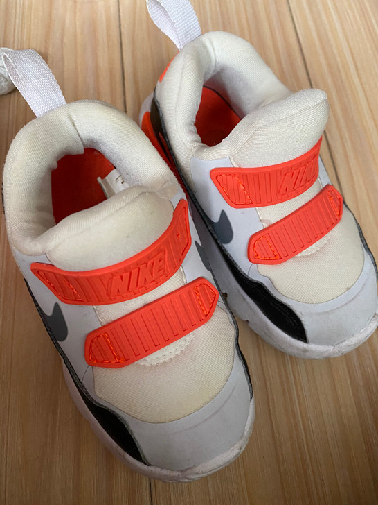 耐克运动鞋，24码140，偏小一码