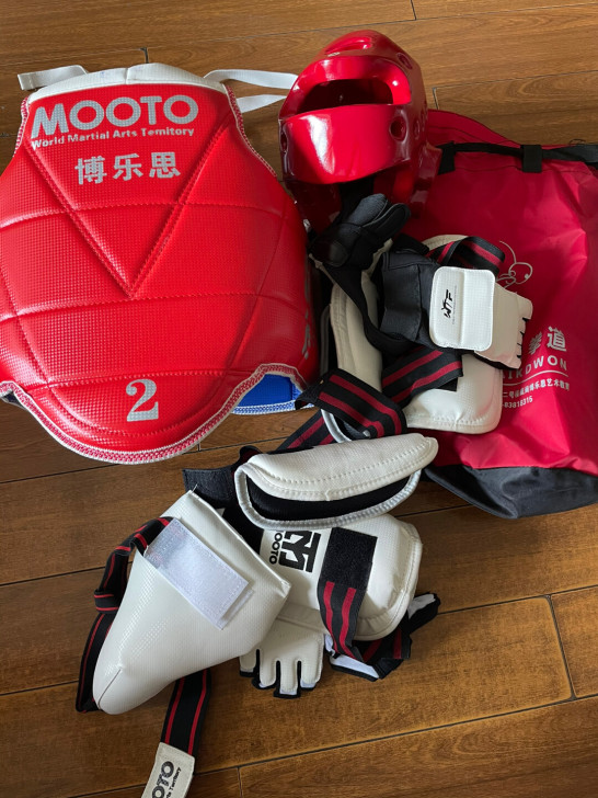 跆拳道护具全新一次没有穿过80出,