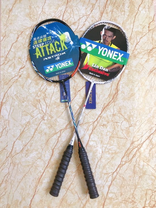 尤尼克斯羽毛球拍天斧100zz一对 闲置转...