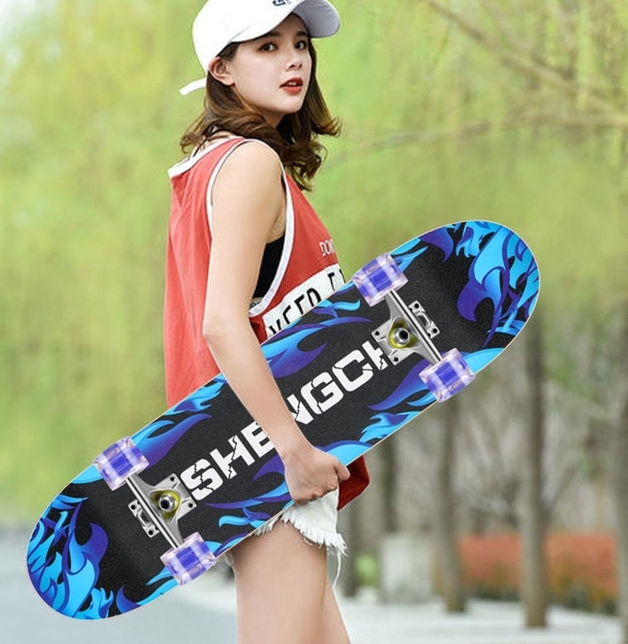 捡漏先型者专业滑板初学者女生四轮滑板闪光双...