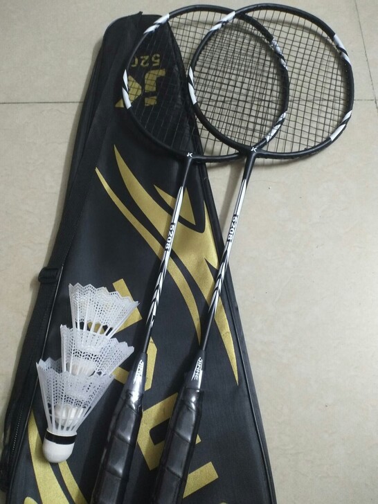 闲置转让全新羽毛拍拍，入手100多，没有用...