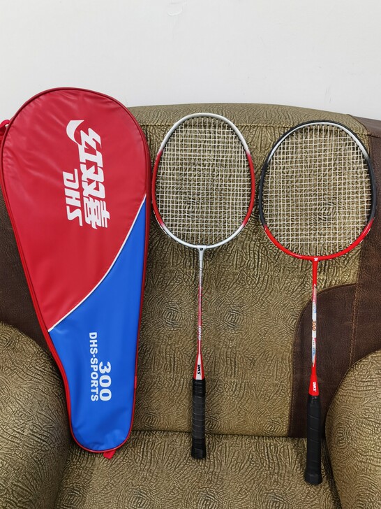羽毛球拍自用基本全新～ 各50 有意者私聊