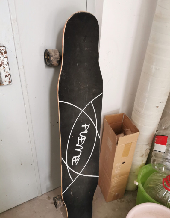 滑板，九新，滑了一段时间感觉不习惯，特转给...