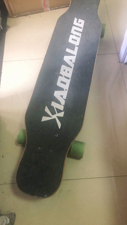 小霸龙滑板，适合初学者，感兴趣偶尔玩想体验...