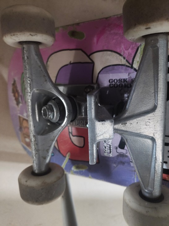 一对滑板V桥，实心的，用了好一段时间了，很...