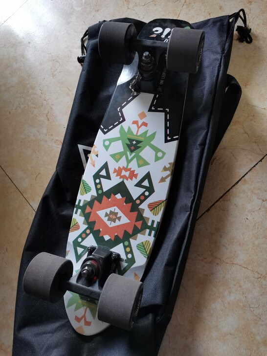 vic滑板小鱼板，没滑过几次，手机摔坏了就...