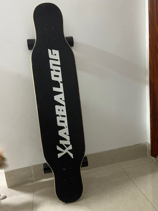 全新 滑板，就买了几天，轮子还没磨损，因个...