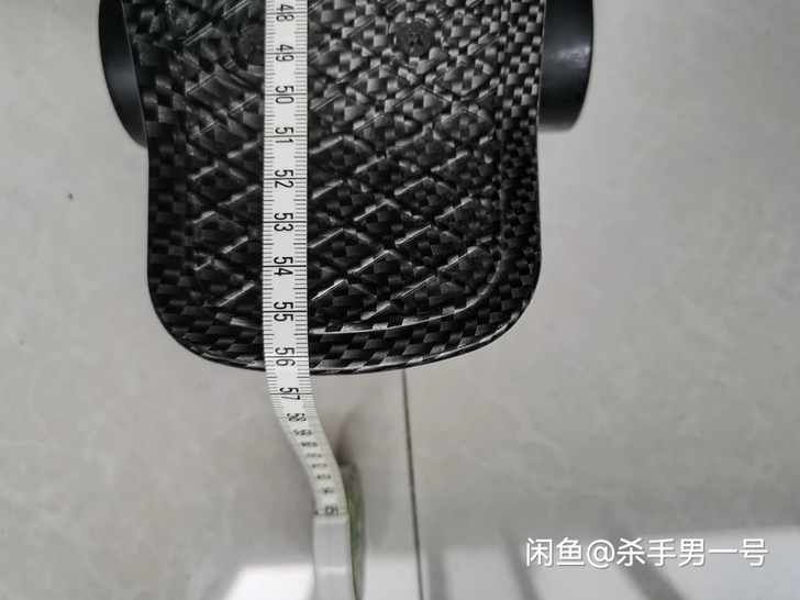 澳洲人肉回来的小鱼板 貌似是碳纤维的