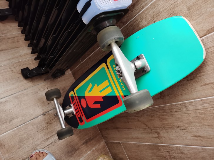 陆地冲浪板，轮子会闪，买来300，玩过几次...