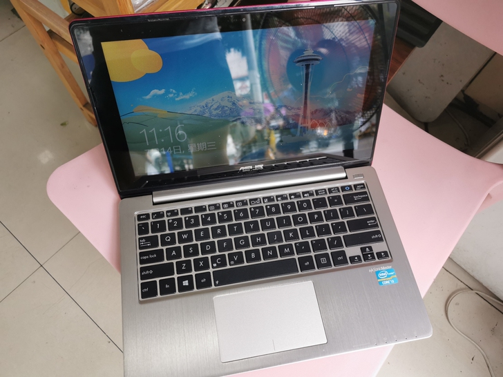 华硕s200e超薄笔记本，红色，带触摸屏功...