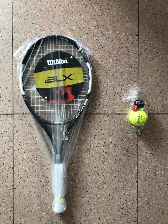 朋友网球馆倒闭在清仓，帮他转卖一个拍子