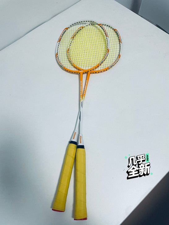 几乎全新羽毛球拍 黄色羽毛球拍 双拍