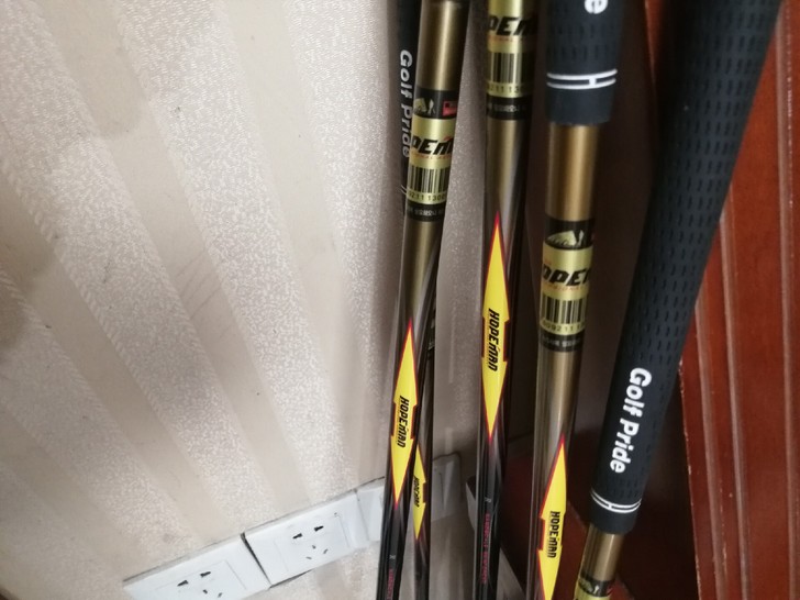 有多套高尔夫球杆闲置出售