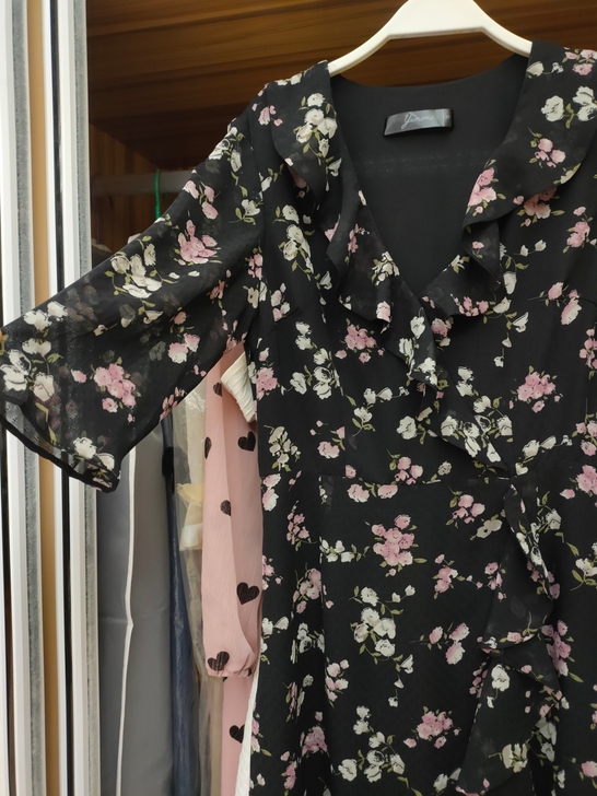 于momo定制夏季新款气质粉色小碎花雪纺连...