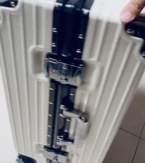 489 新箱子，纯新无旧，不需要了。 静音...