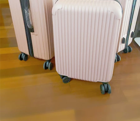 中型旅行箱 轻微使用痕迹 粉色 万向轮密码...
